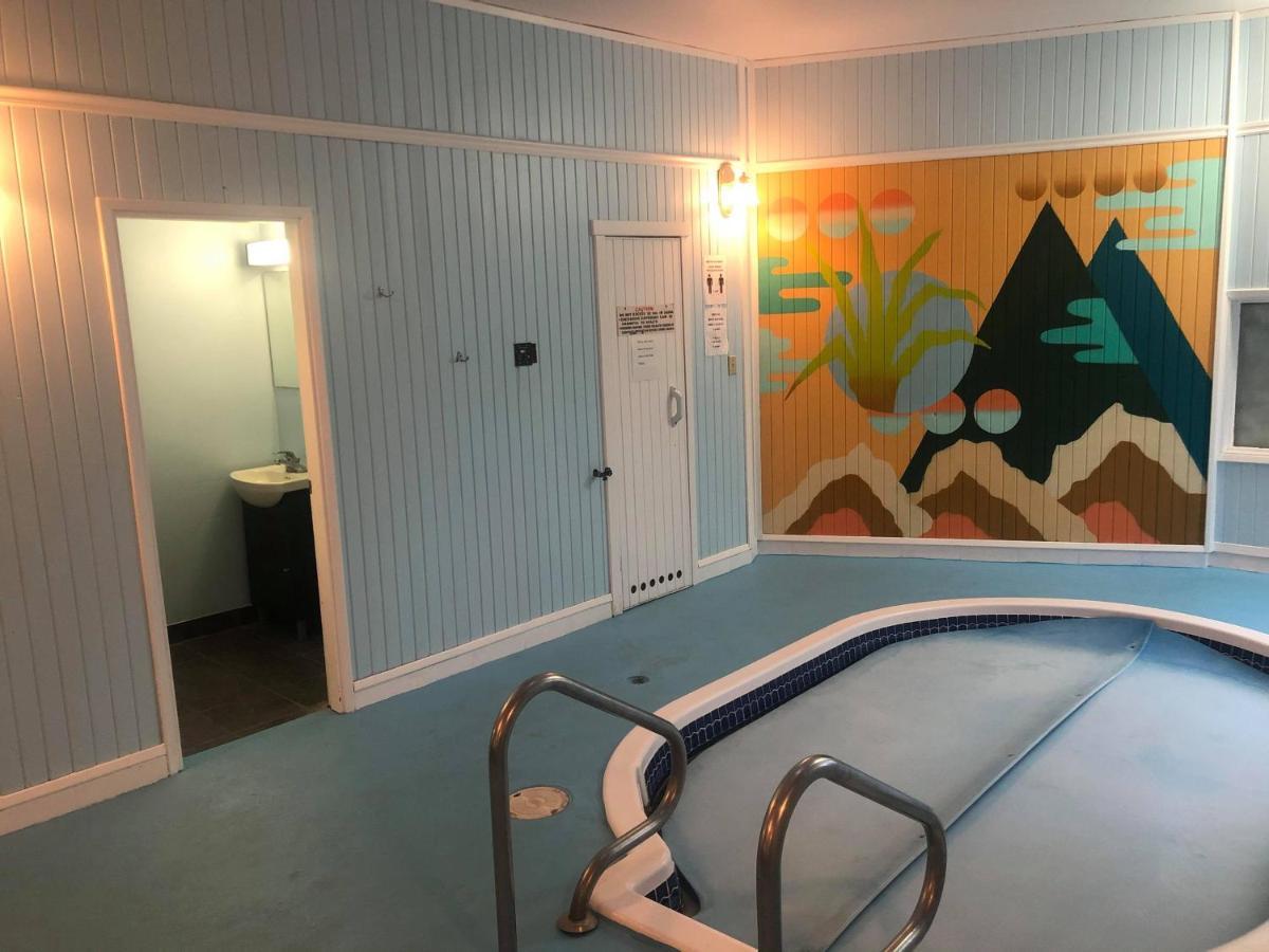 Selkirk Inn Golden Εξωτερικό φωτογραφία