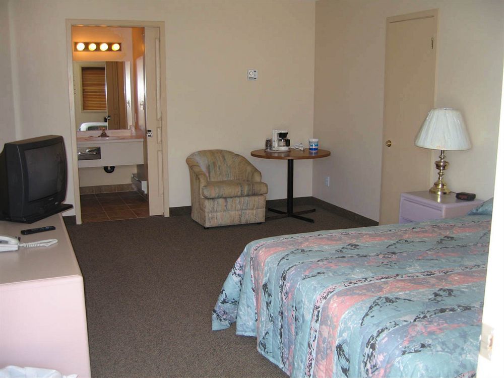 Selkirk Inn Golden Εξωτερικό φωτογραφία