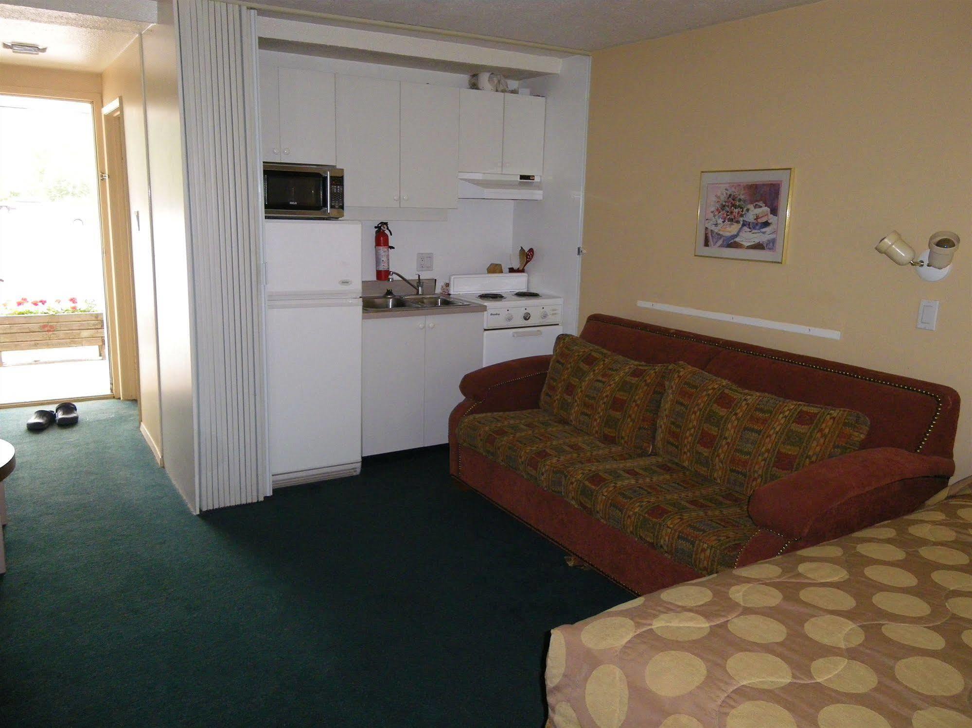 Selkirk Inn Golden Εξωτερικό φωτογραφία