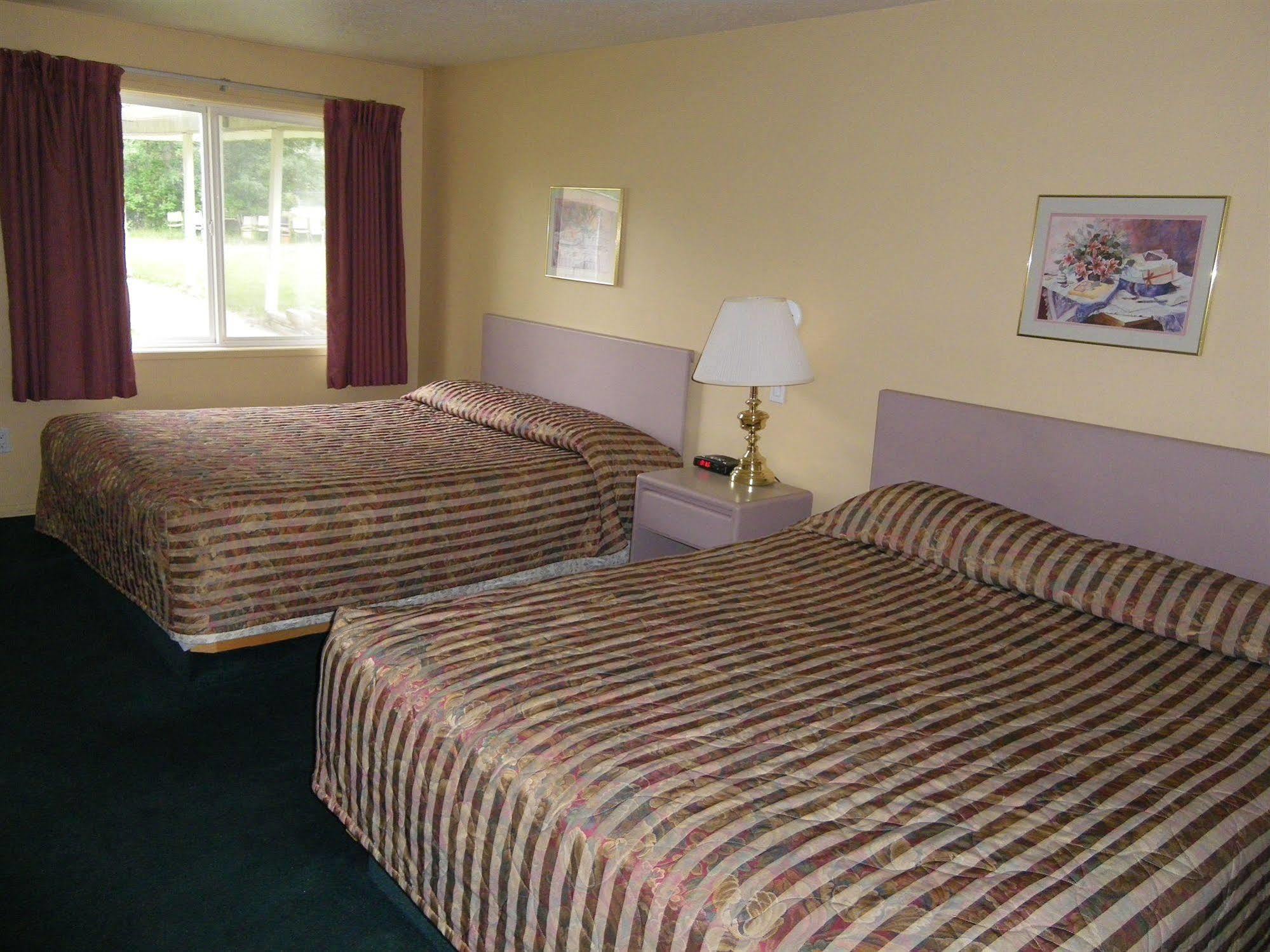 Selkirk Inn Golden Εξωτερικό φωτογραφία